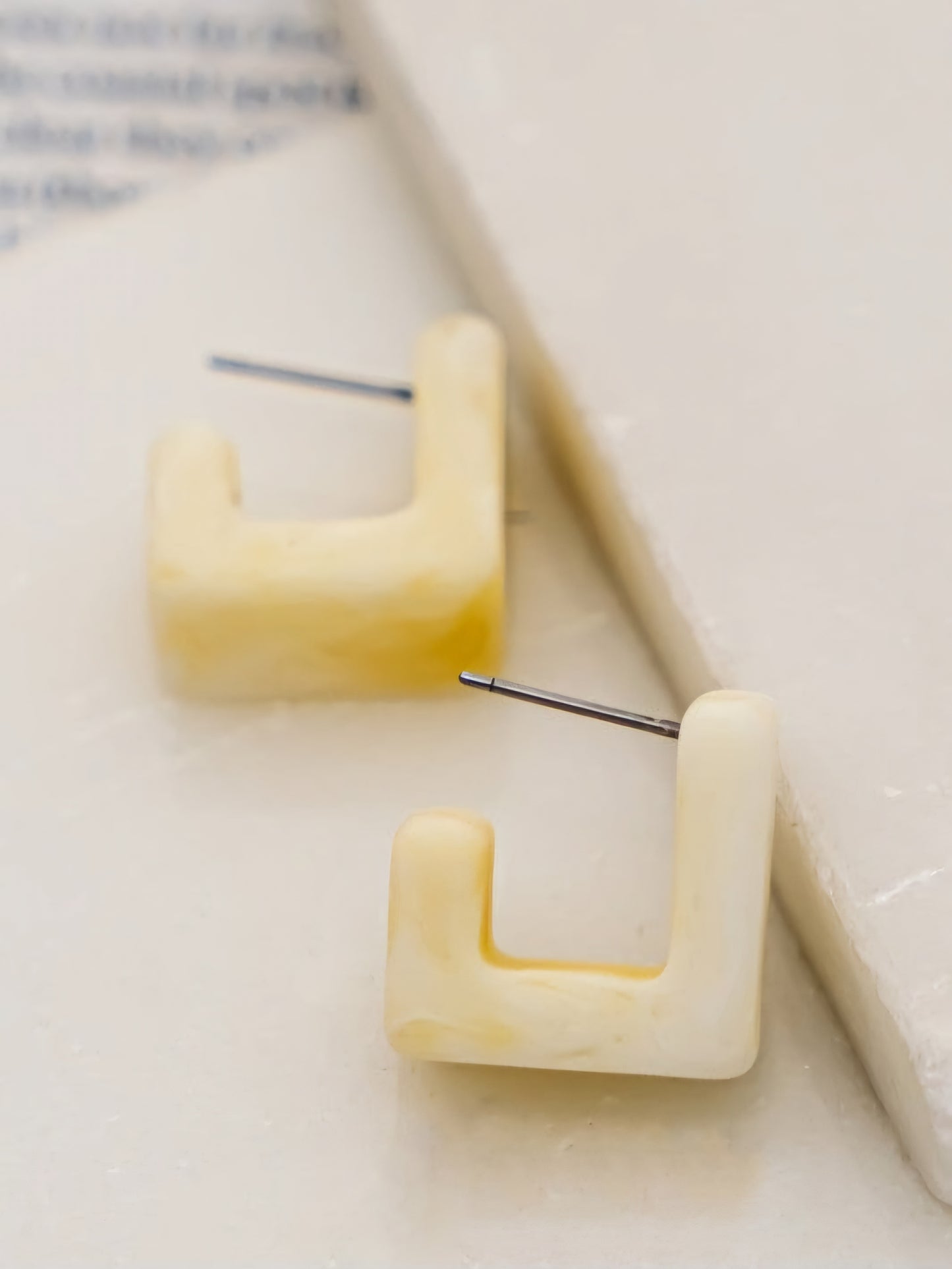 Small square shape acetate huggie hoop earrings - cream